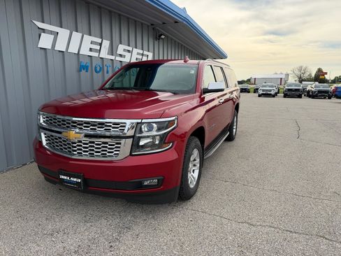 Used 2015 Chevrolet Suburban LT w/ Luxury Package AWD/4WD image 2