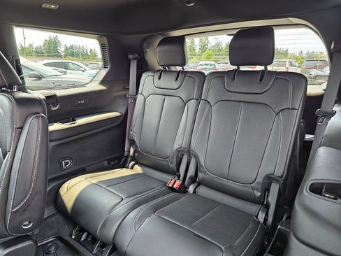 Used 2024 Jeep Grand Cherokee L Limited w/ Luxury Tech Group II AWD/4WD image 18