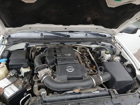 Used 2011 Nissan Frontier SV image 17