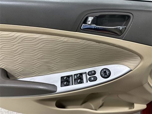 Used 2013 Hyundai Accent GLS w/ Premium Pkg image 16