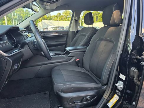 Used 2022 Jeep Grand Cherokee L Laredo w/ Luxury Tech Group I RWD image 27