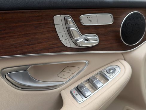 Used 2022 Mercedes-Benz GLC 300 4MATIC image 10