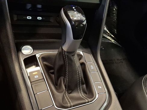 Used 2024 Volkswagen Tiguan SE R-Line image 17