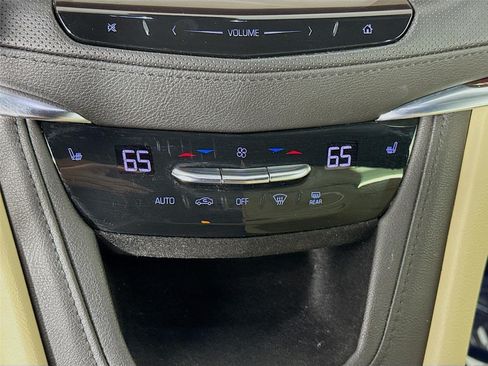 Used 2018 Cadillac XT5 Luxury w/ Driver Awareness Package AWD/4WD image 19