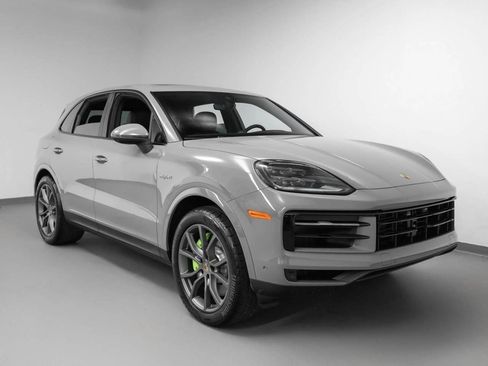 New 2025 Porsche Cayenne E-Hybrid image 66