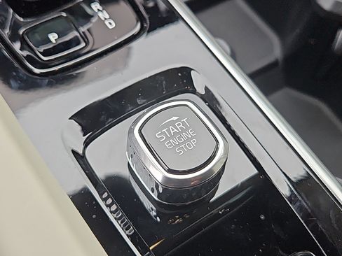 New 2026 Volvo XC60 B5 Ultra w/ Protection Package Premier image 15