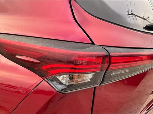 Used 2024 Toyota Highlander XLE image 29