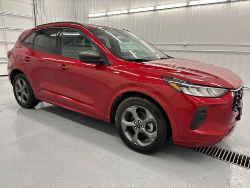 Used 2023 Ford Escape ST-Line w/ Tech Pack #1 image 9