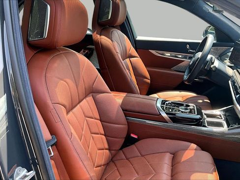 Used 2023 BMW 760i xDrive w/ Luxury Rear Seating Package AWD/4WD image 8
