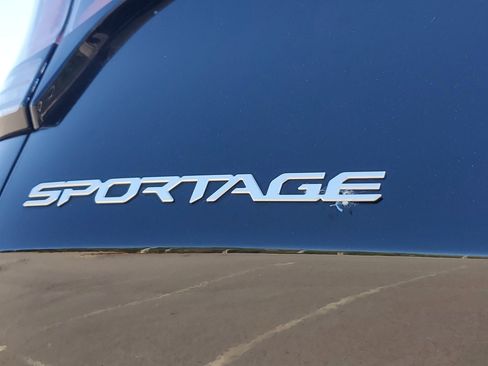 Used 2025 Kia Sportage LX AWD/4WD image 8