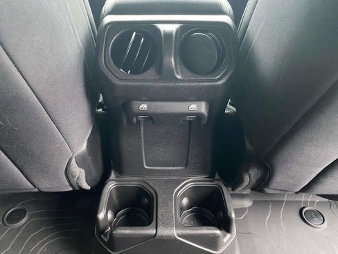 Used 2024 Jeep Wrangler Unlimited Sport AWD/4WD image 12