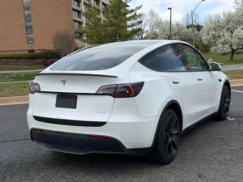 Used 2021 Tesla Model Y Long Range image 14