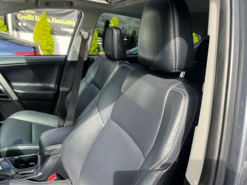 Used 2016 Toyota RAV4 Limited image 18