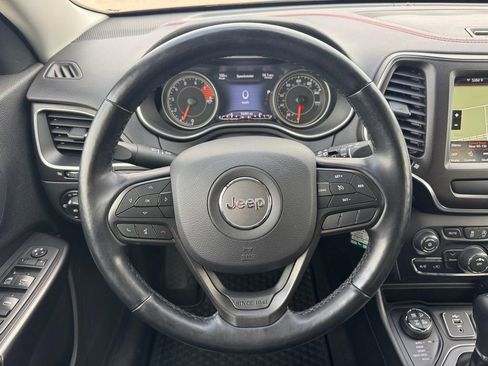 Used 2020 Jeep Cherokee Trailhawk w/ Cold Weather Group AWD/4WD image 11