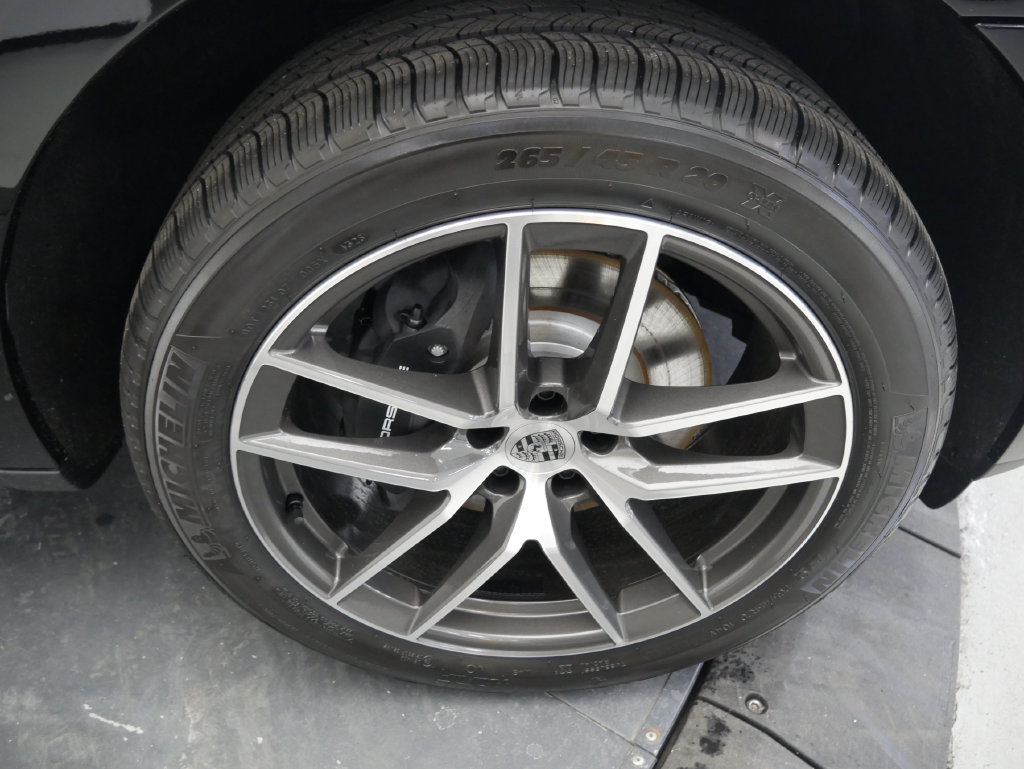 Certified 2026 Porsche Macan AWD/4WD image 16