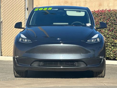 Used 2025 Tesla Model Y Long Range image 9