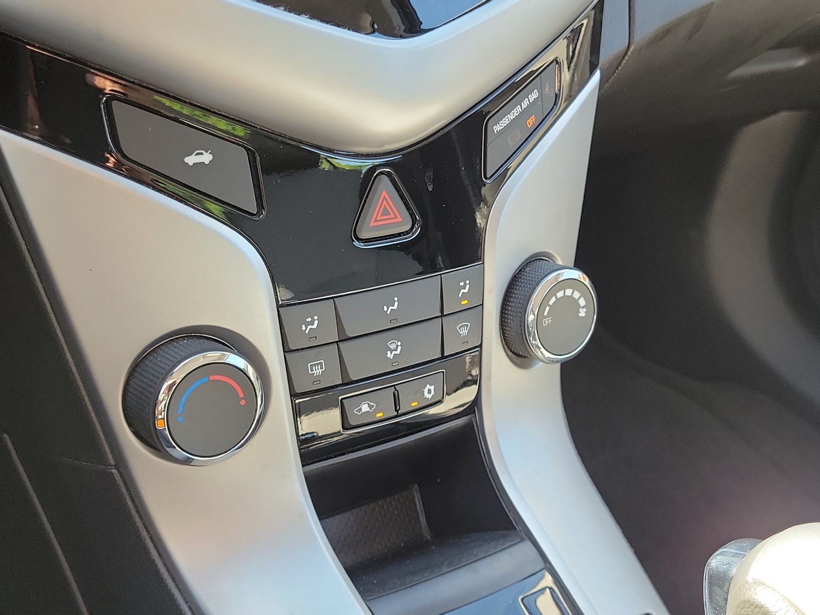 Used 2015 Chevrolet Cruze LT w/ Enhanced Safety Package FWD image 25