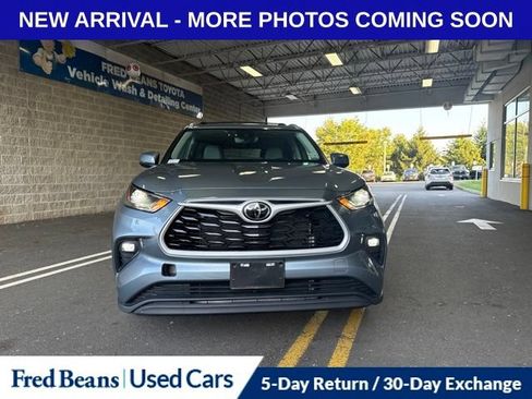 Used 2024 Toyota Highlander XLE AWD/4WD image 9