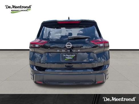 Used 2024 Nissan Rogue SV w/ SV Premium Package image 6