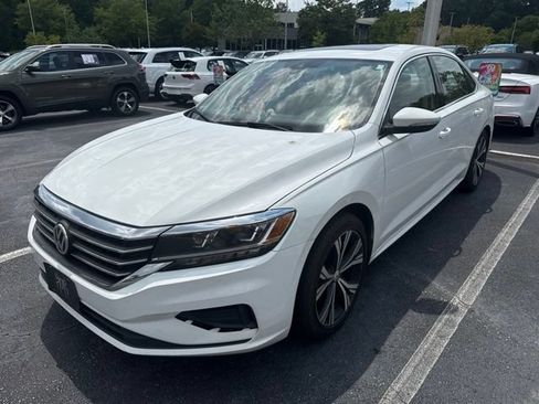 Used 2021 Volkswagen Passat 2.0T SE FWD image 11