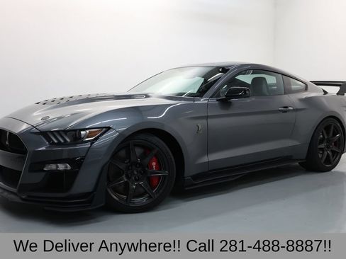 Used 2022 Ford Mustang Shelby GT500 w/ Carbon Fiber Track Pack RWD image 3