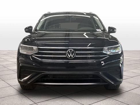 Used 2023 Volkswagen Tiguan SE FWD image 2