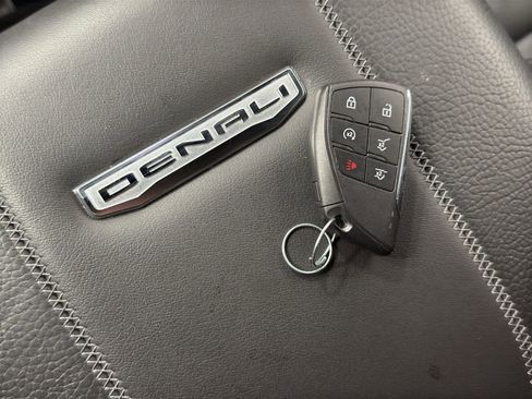 Used 2025 GMC Yukon Denali image 30