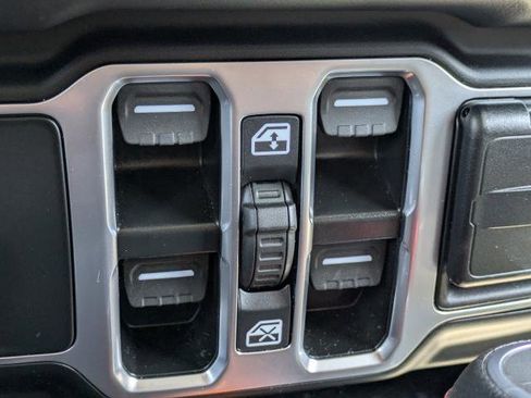 Used 2025 Jeep Wrangler Sahara w/ Safety Group image 29