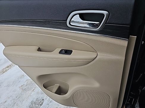 Certified 2020 Jeep Grand Cherokee Limited w/ Premium Lighting Group image 23