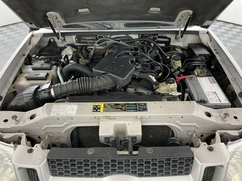 Used 2004 Ford Explorer Sport Trac XLT AWD/4WD image 25