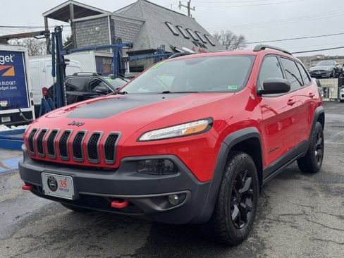 Used 2017 Jeep Cherokee Trailhawk image 3