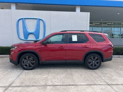Used 2025 Honda Pilot Sport image 5