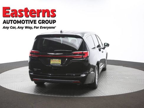 Used 2023 Chrysler Pacifica Touring-L FWD image 38
