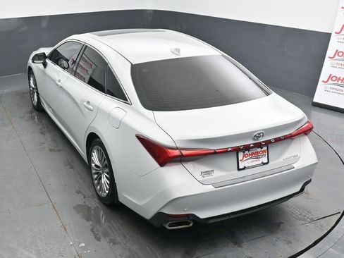 Used 2022 Toyota Avalon Limited image 32