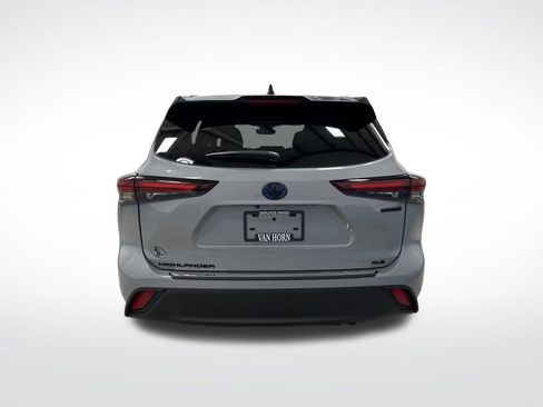 Used 2024 Toyota Highlander XLE image 14