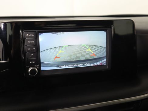 Used 2025 Nissan Kicks S image 6