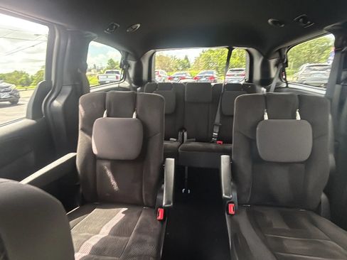 Used 2019 Dodge Grand Caravan SE FWD image 27