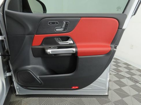 Certified 2022 Mercedes-Benz GLB 250 image 25