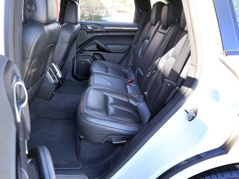 Used 2018 Porsche Cayenne Platinum Edition image 21