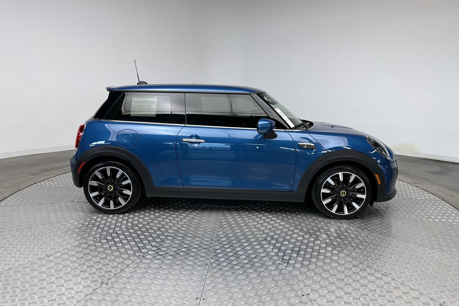 Certified 2024 MINI Cooper SE w/ Signature Upholstery Package FWD image 10