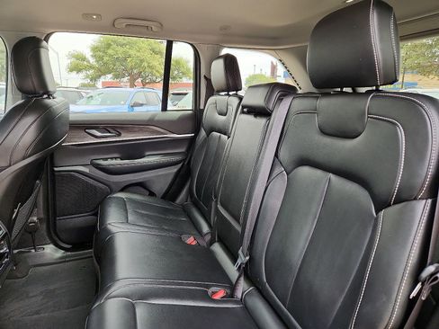 Used 2023 Jeep Grand Cherokee Limited AWD/4WD image 11