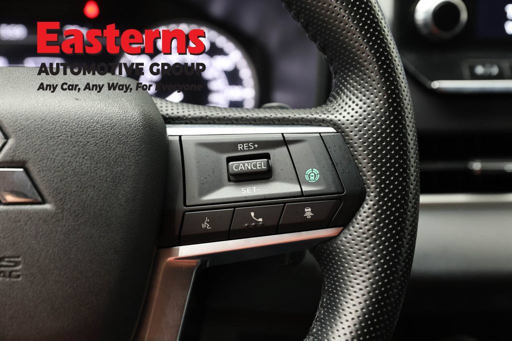 Used 2024 Mitsubishi Outlander SE AWD/4WD image 18
