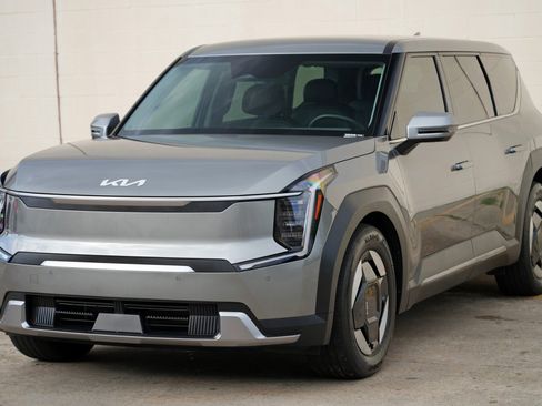 Used 2024 Kia EV9 Light Long Range RWD image 44