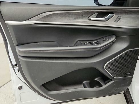 Used 2022 Jeep Grand Cherokee Limited image 11