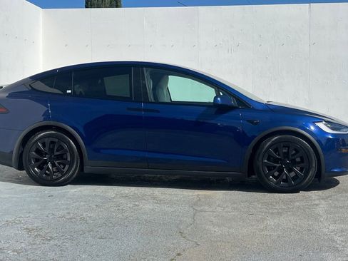Used 2023 Tesla Model X image 2