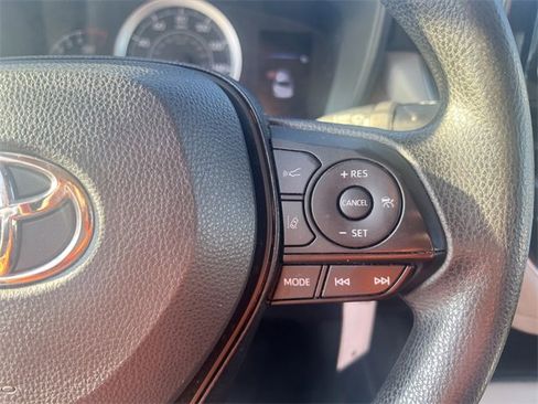 Used 2022 Toyota Corolla LE image 13