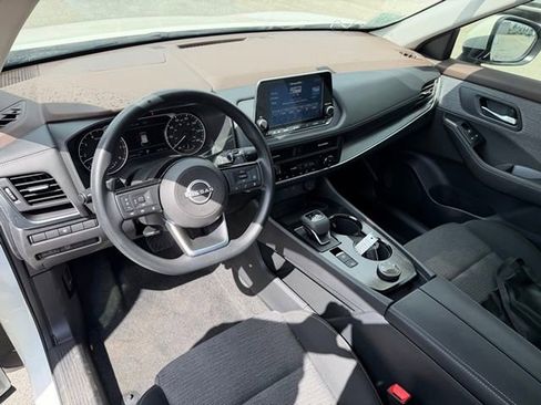 Used 2023 Nissan Rogue SV image 12