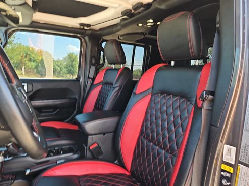 Used 2021 Jeep Gladiator Rubicon AWD/4WD image 13