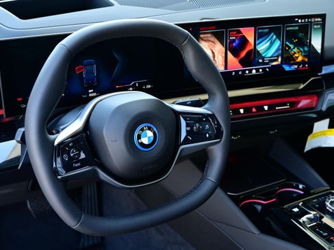 New 2026 BMW i5 eDrive40 w/ Executive Package image 11