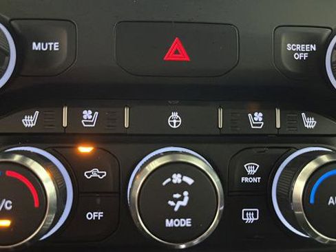Used 2019 RAM 1500 Laramie w/ Sport Appearance Package AWD/4WD image 28